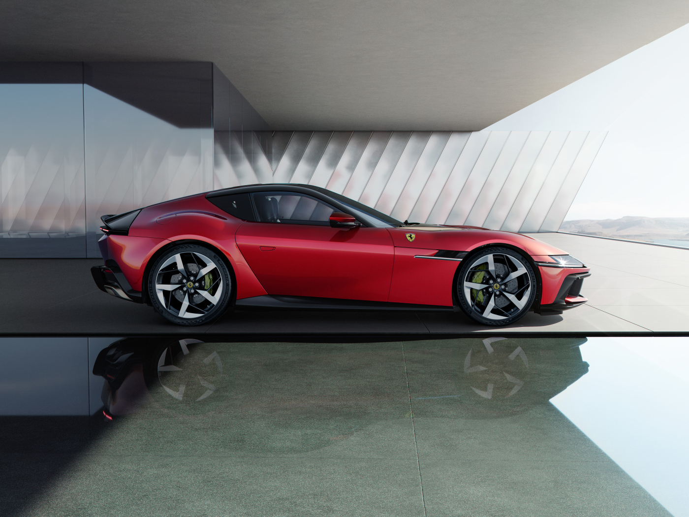 Быстрый красный автомобиль Ferrari 12Cilindri 2024  года