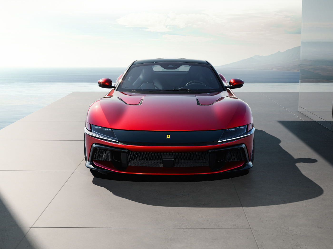 Красный автомобиль  Ferrari 12Cilindri 2024 года вид спереди