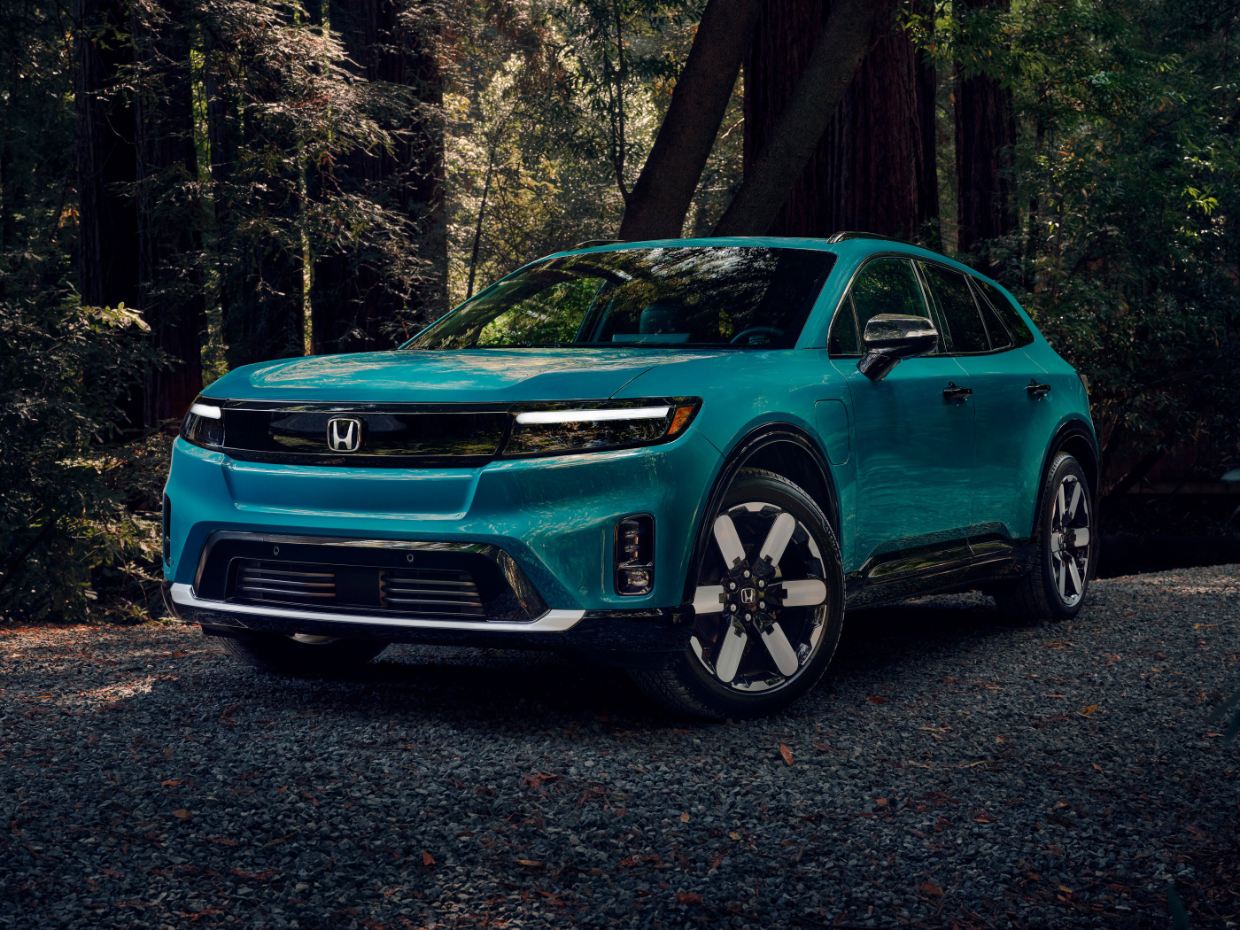 Голубой автомобиль Honda Prologue Elite  2024 года