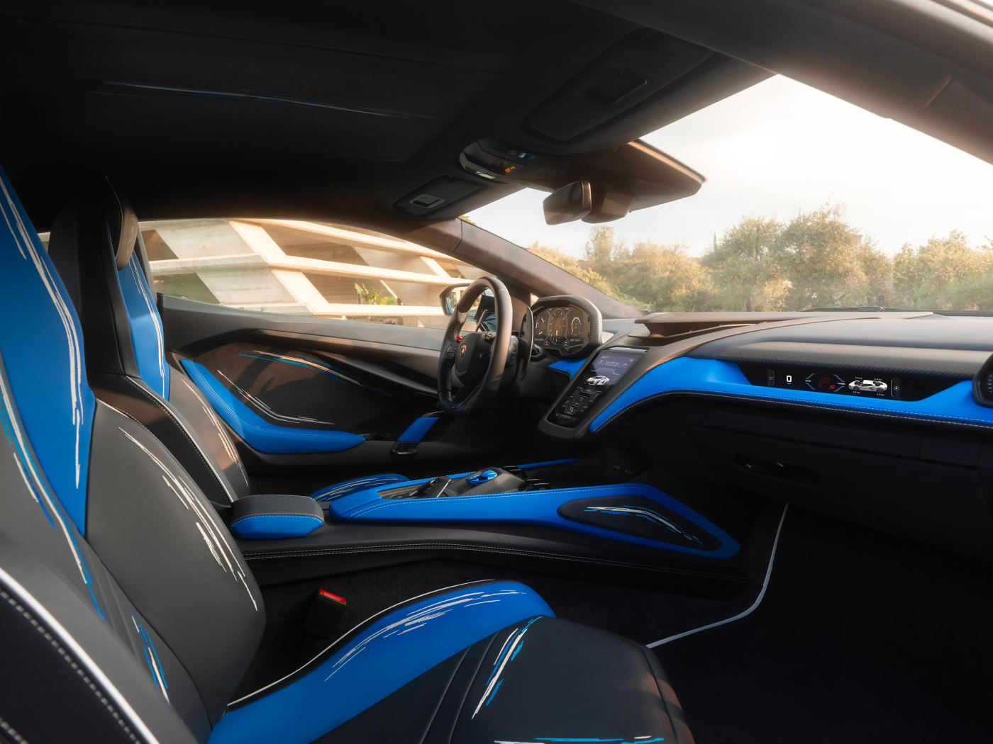 Салон автомобиля Lamborghini Revuelto Opera Unica 2024 года