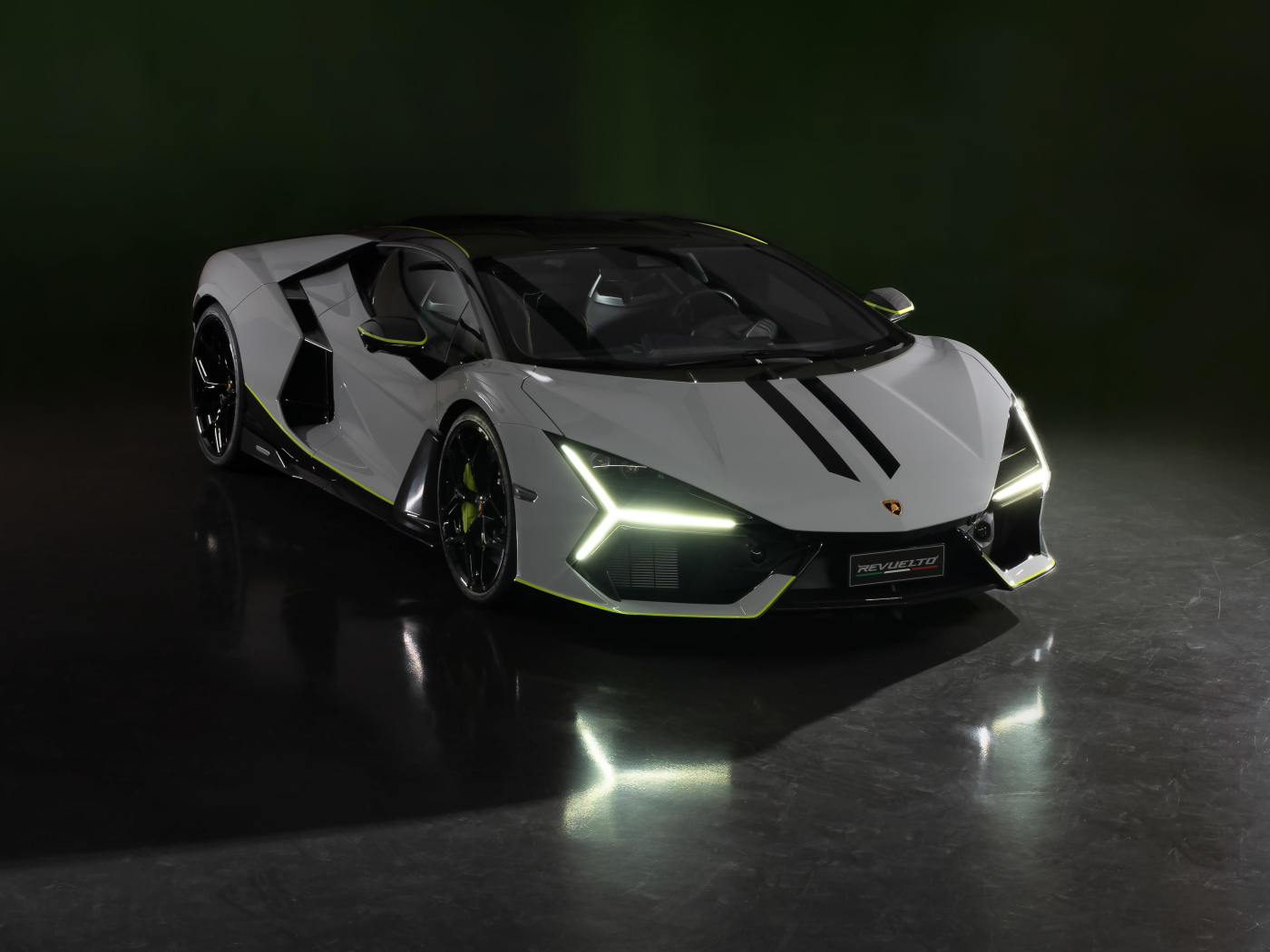 Новый автомобиль  Lamborghini Revuelto At Lamborghini Arena 2024 года