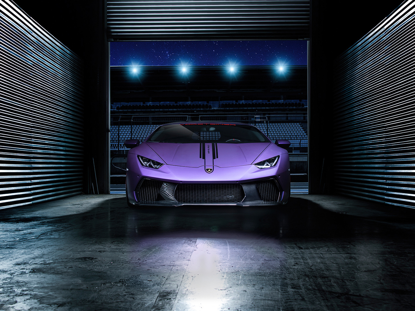 Автомобиль Vorsteiner Lamborghini Huracán Novara в здании