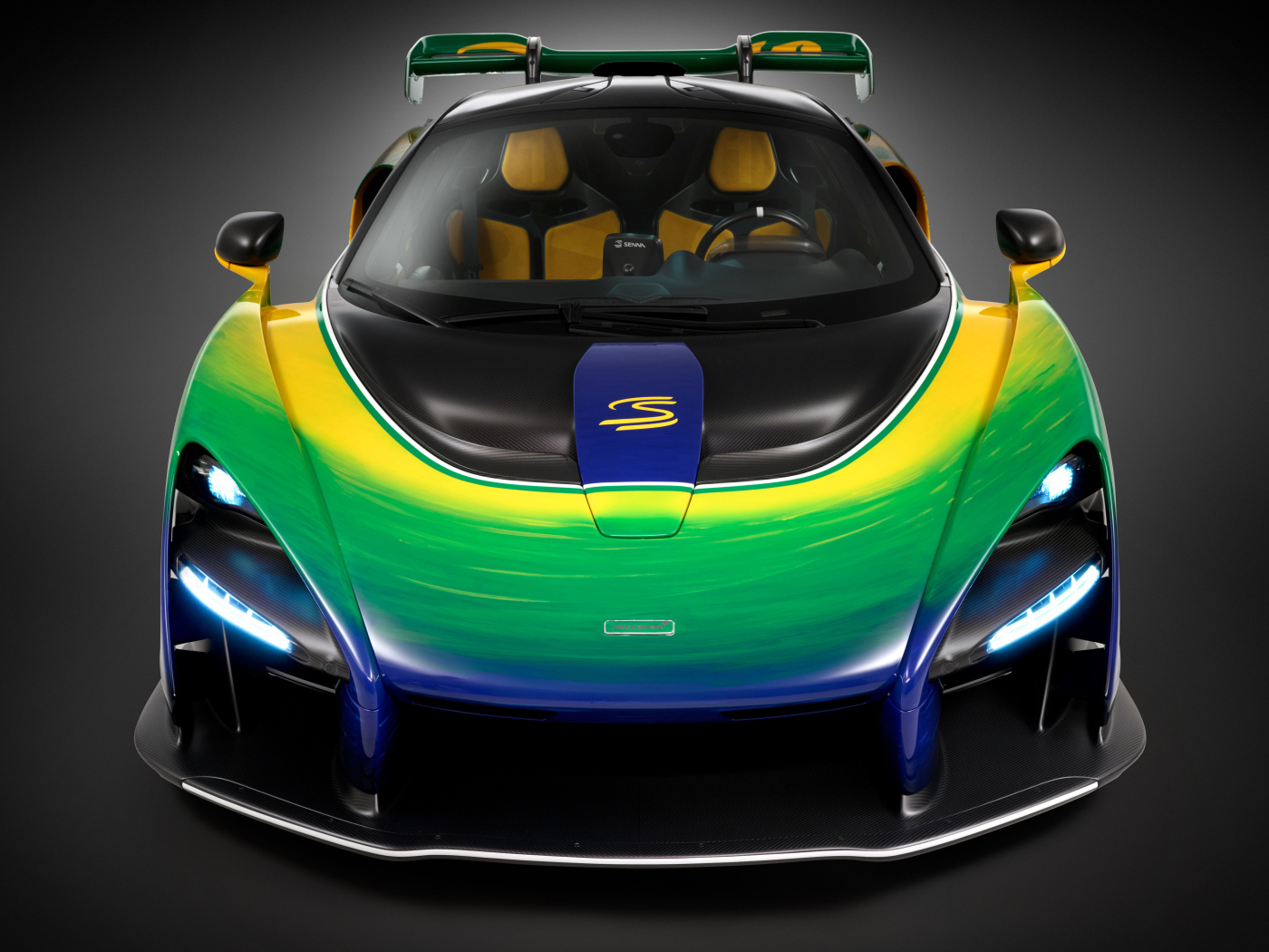 Вид спереди на автомобиль McLaren Senna Sempre 2024  года