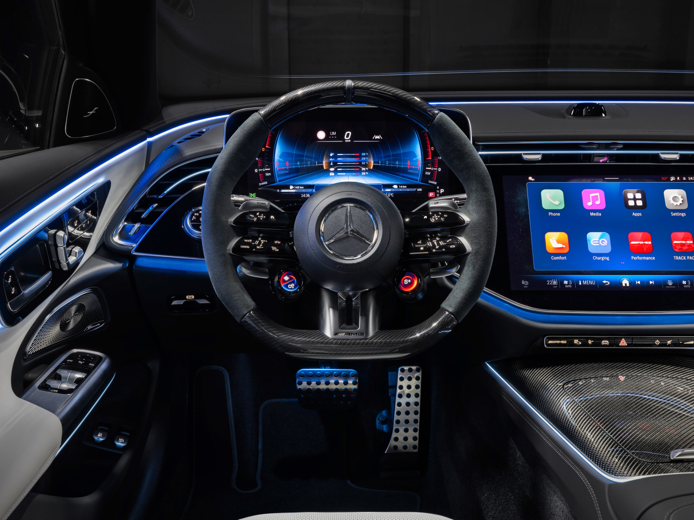 Дорогой кожаный салон автомобиля Mercedes-AMG E 53 HYBRID 4MATIC+ 2024 года