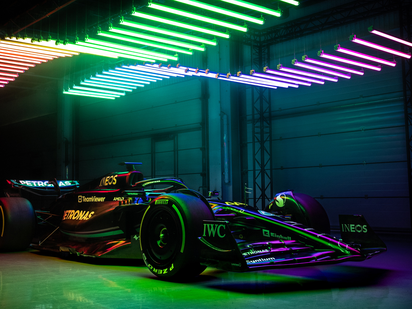 Гоночный автомобиль Mercedes-AMG F1 W14