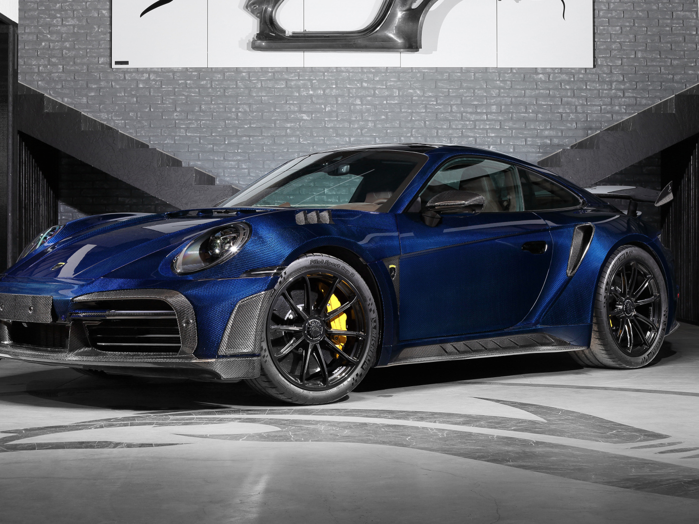 Вид спереди на TopCar Porsche 911 Turbo S Stinger GTR Stealth Edition 2024  года