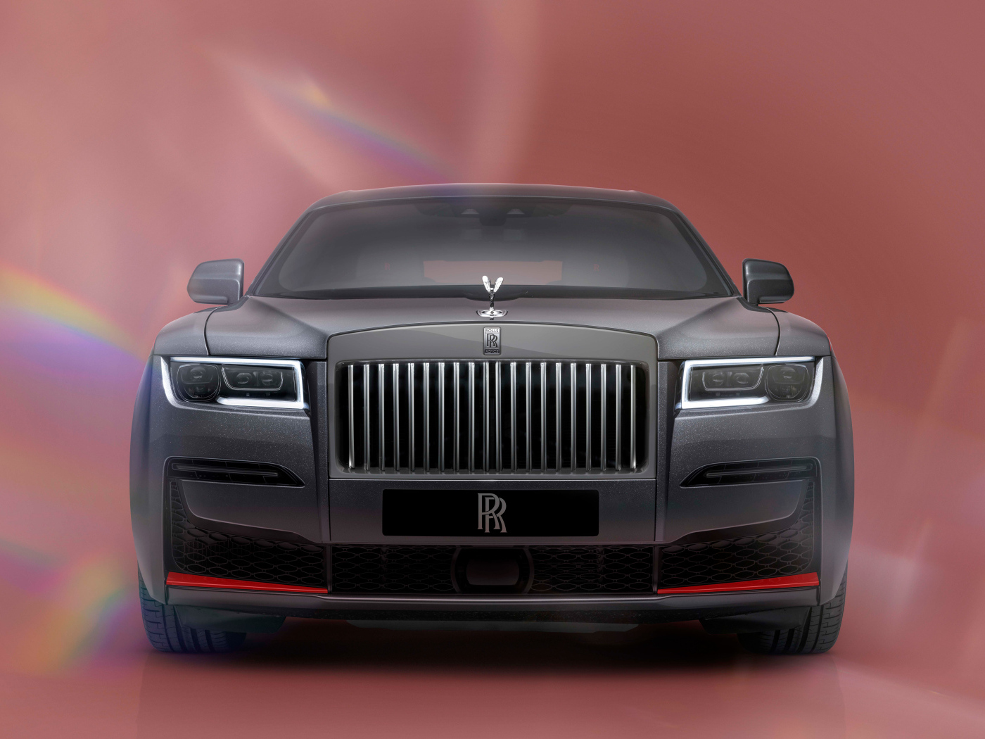 Дорогой автомобиль Rolls-Royce Ghost Prism  вид спереди