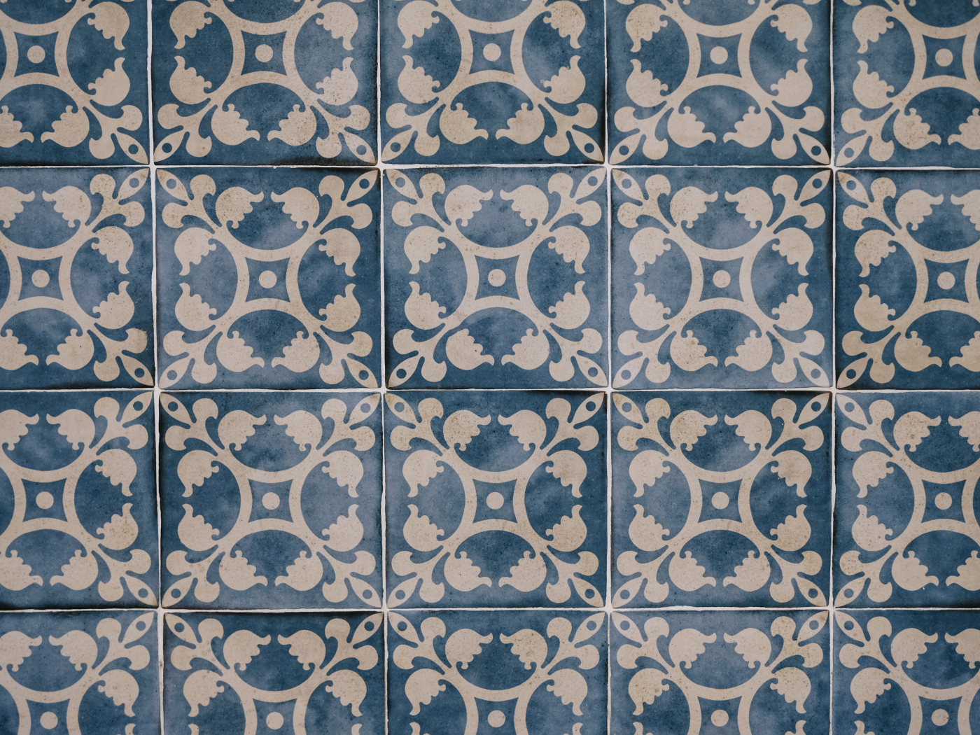 Красивая марокканская плитка на стене для фона