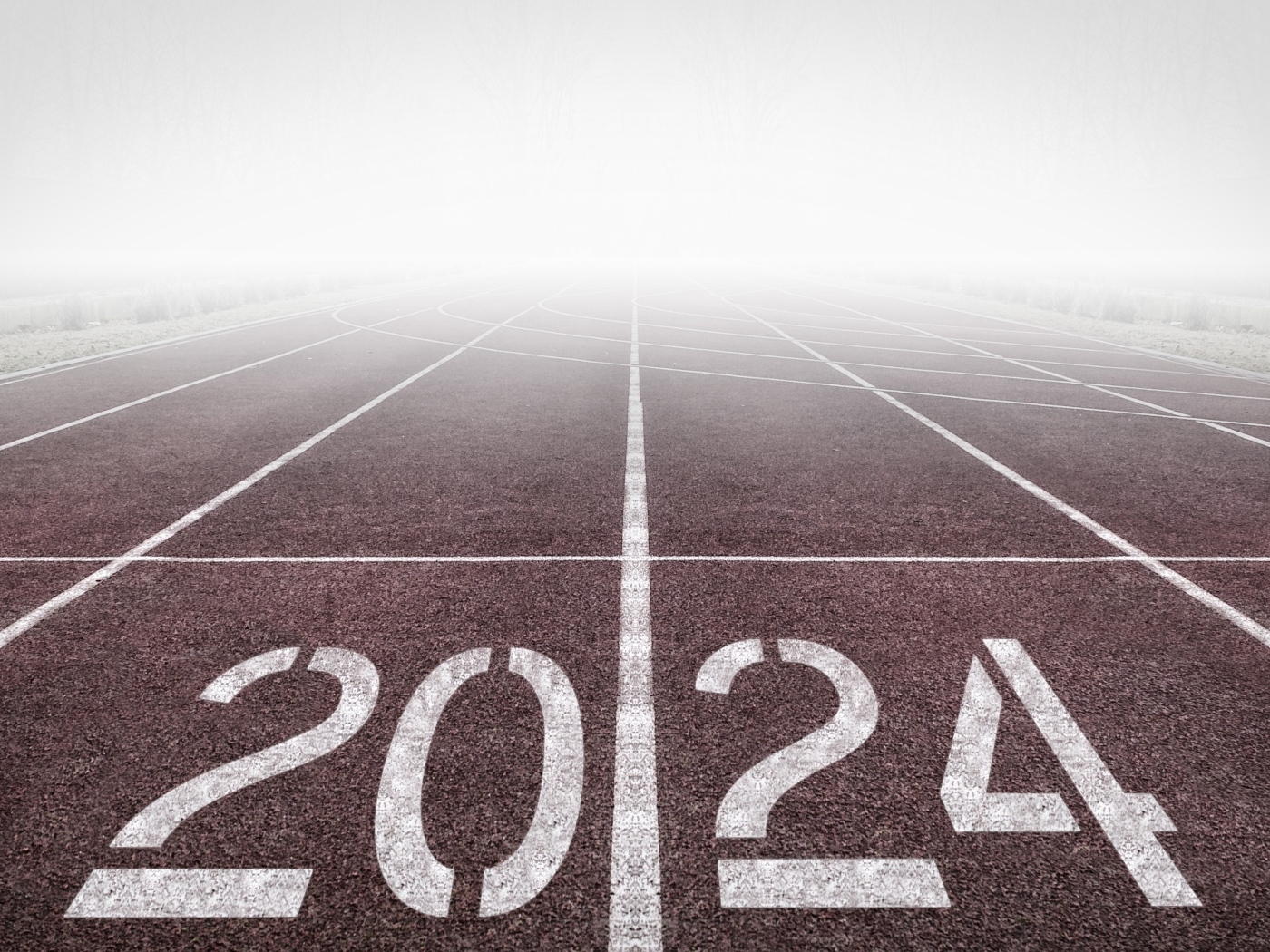 Цифры 2024 на взлетной полосе