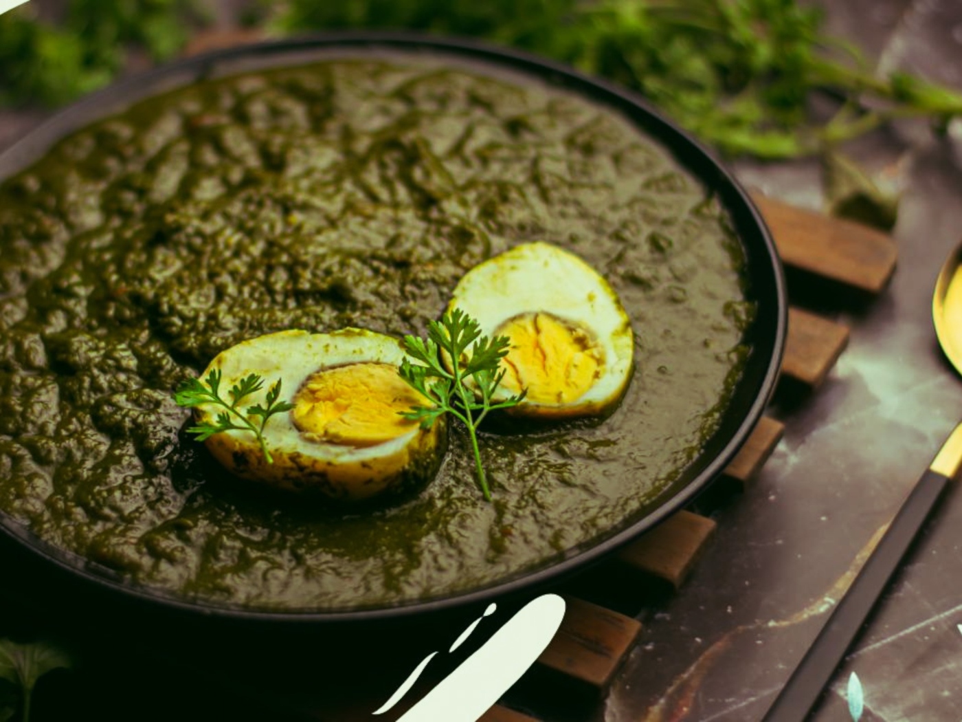 Зеленое карри с вареными яйцами