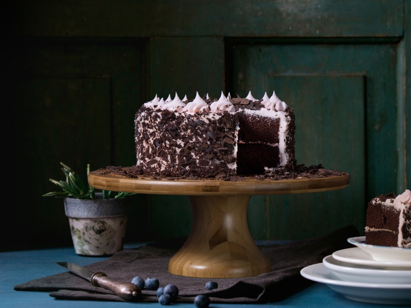 Торт с шоколадной крошкой и кремом