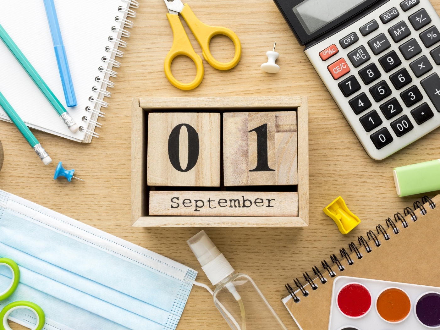 Канцелярские предметы и кубики на первое сентября