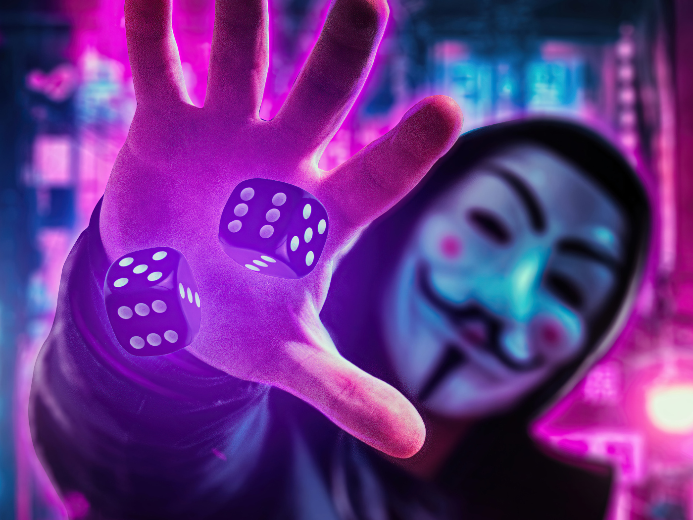 Анонимус в маске бросает кубики