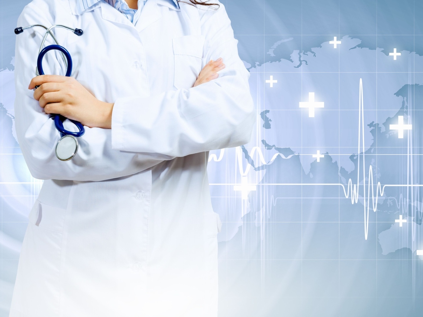 Врач в белом халате со стетоскопом в руках