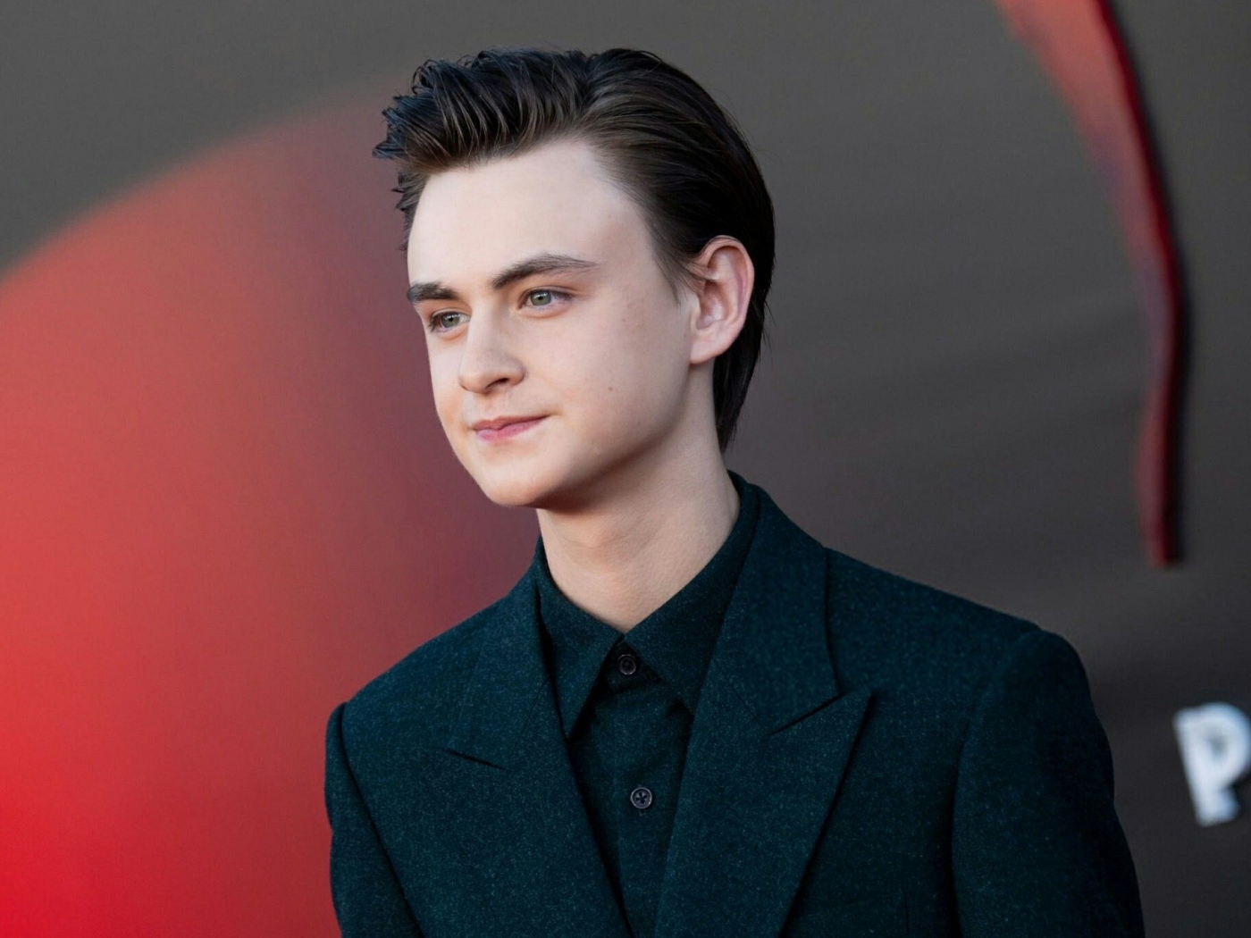 Молодой стильный актер Джейден Мартелл