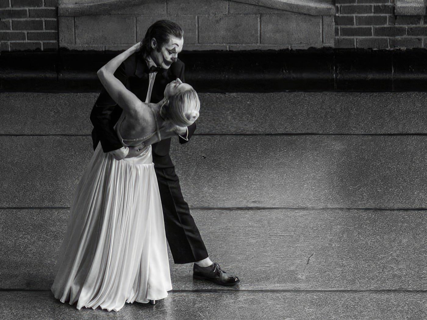 Леди Гага и Хоакин Феникс в фильме Джокер: Безумие на двоих