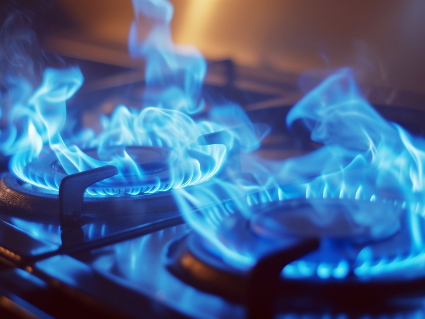 Голубой огонь газа на плите