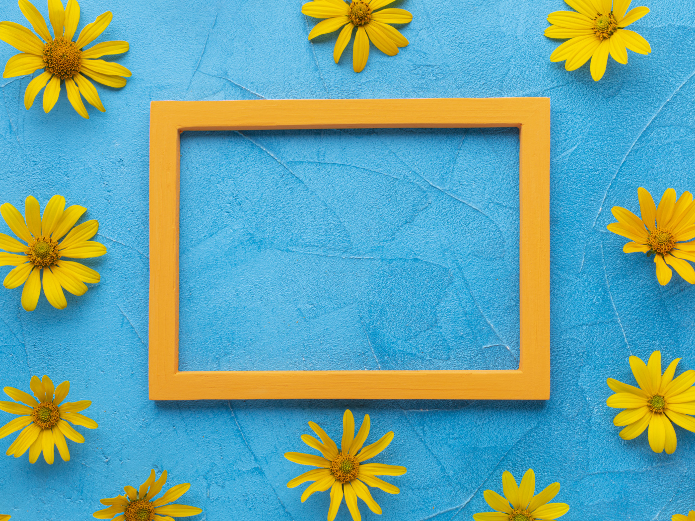 Рамка для фото с желтыми цветами на голубом фоне