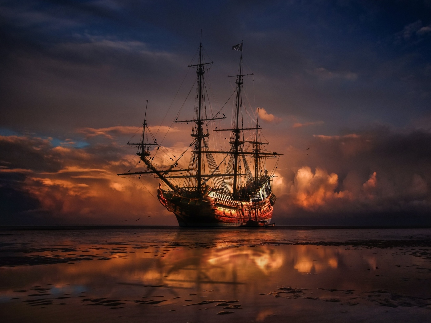 Большой корабль идет на мель на закате