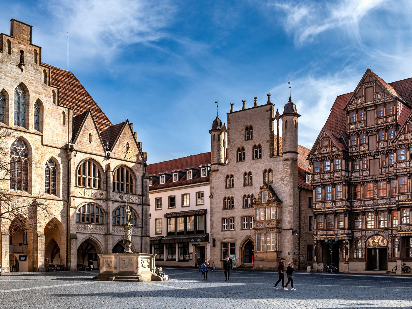 Старинные дома на городской площади Хильдесхайма, Германия