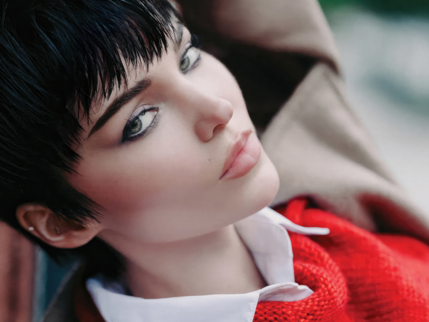 Актриса Дав Кэмерон с короткой стрижкой