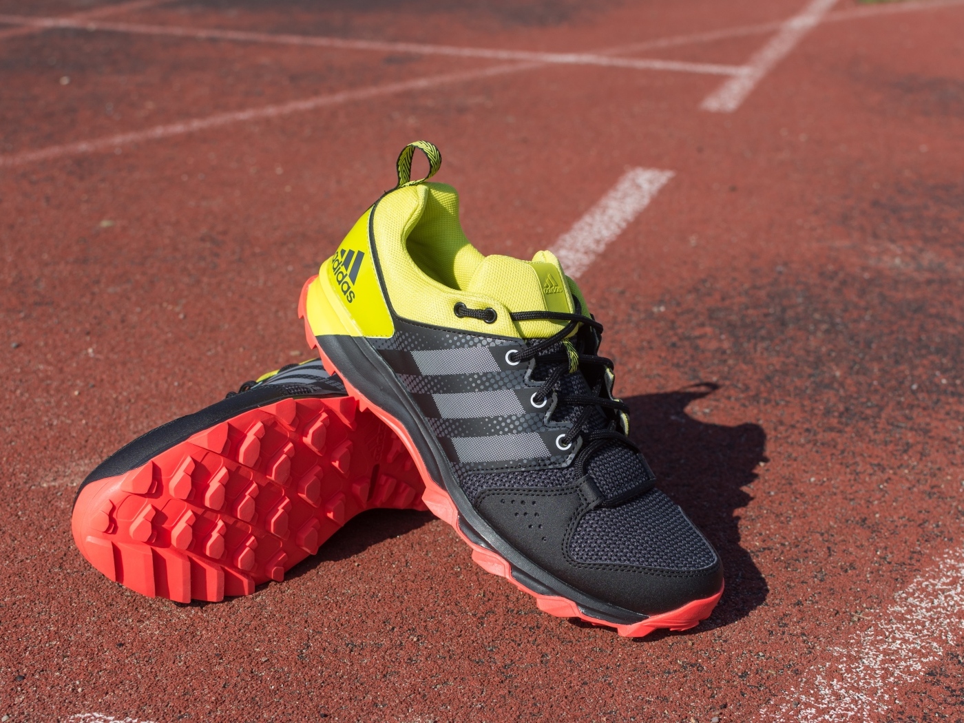 Спортивные кроссовки адидас 