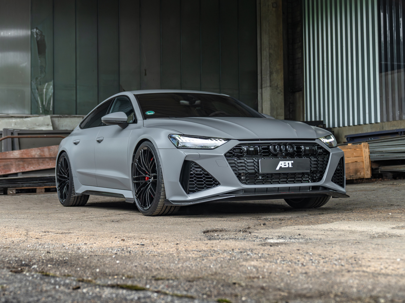 Автомобиль ABT RS7-S 2024 года в гараже