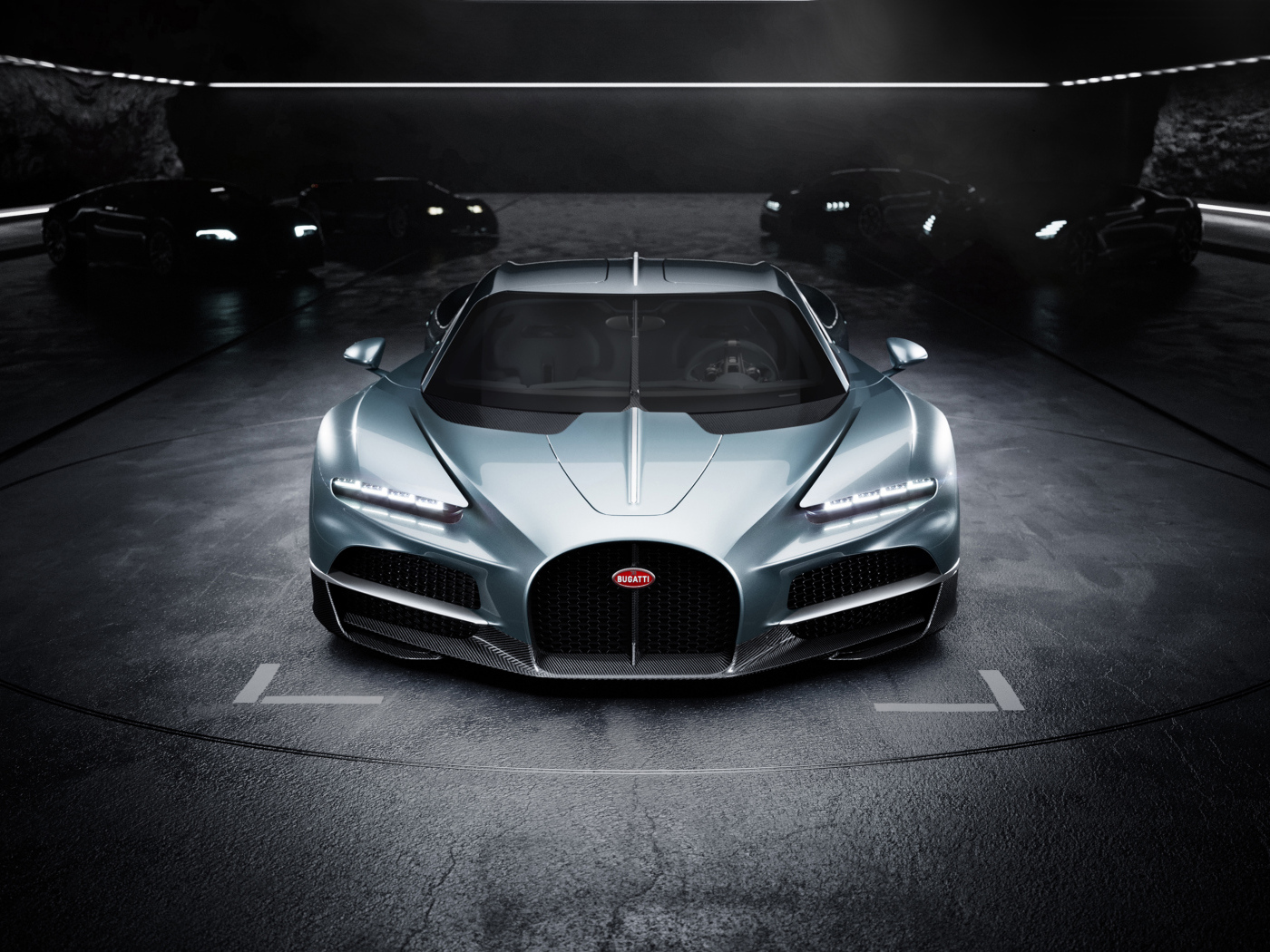 Вид спереди на автомобиль Bugatti Tourbillon 2024 года