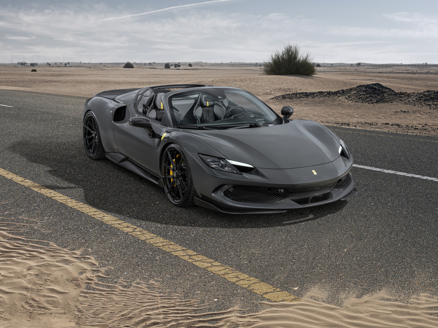 Спорткар Novitec Ferrari 296 GTS Aero 2024 года на дороге