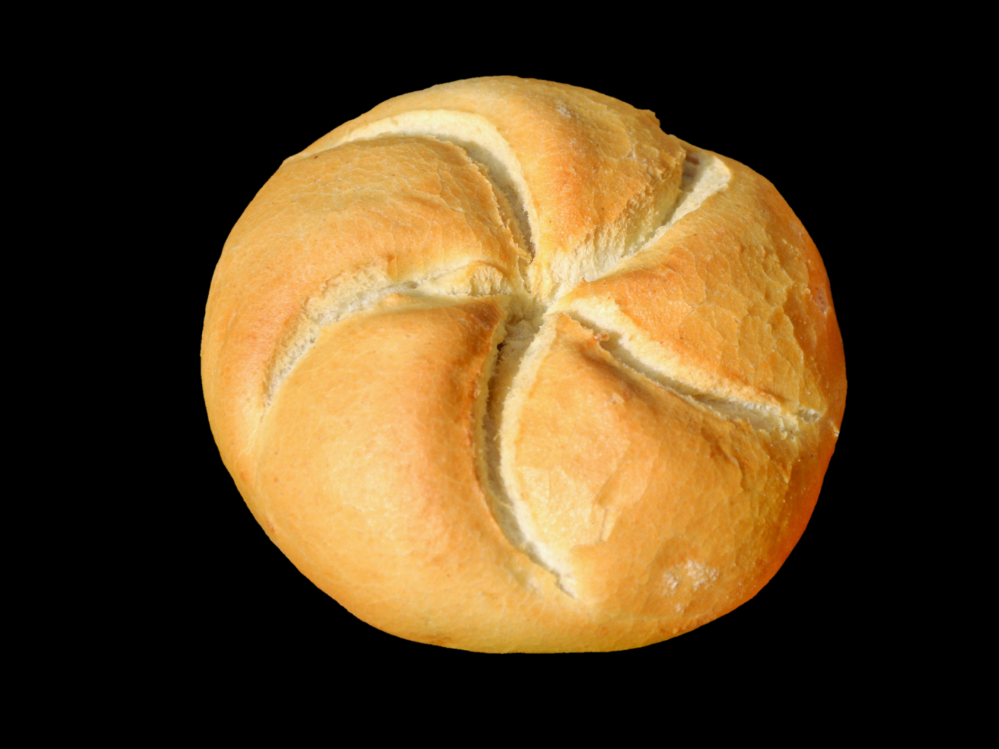 Круглый хлеб на черном фоне