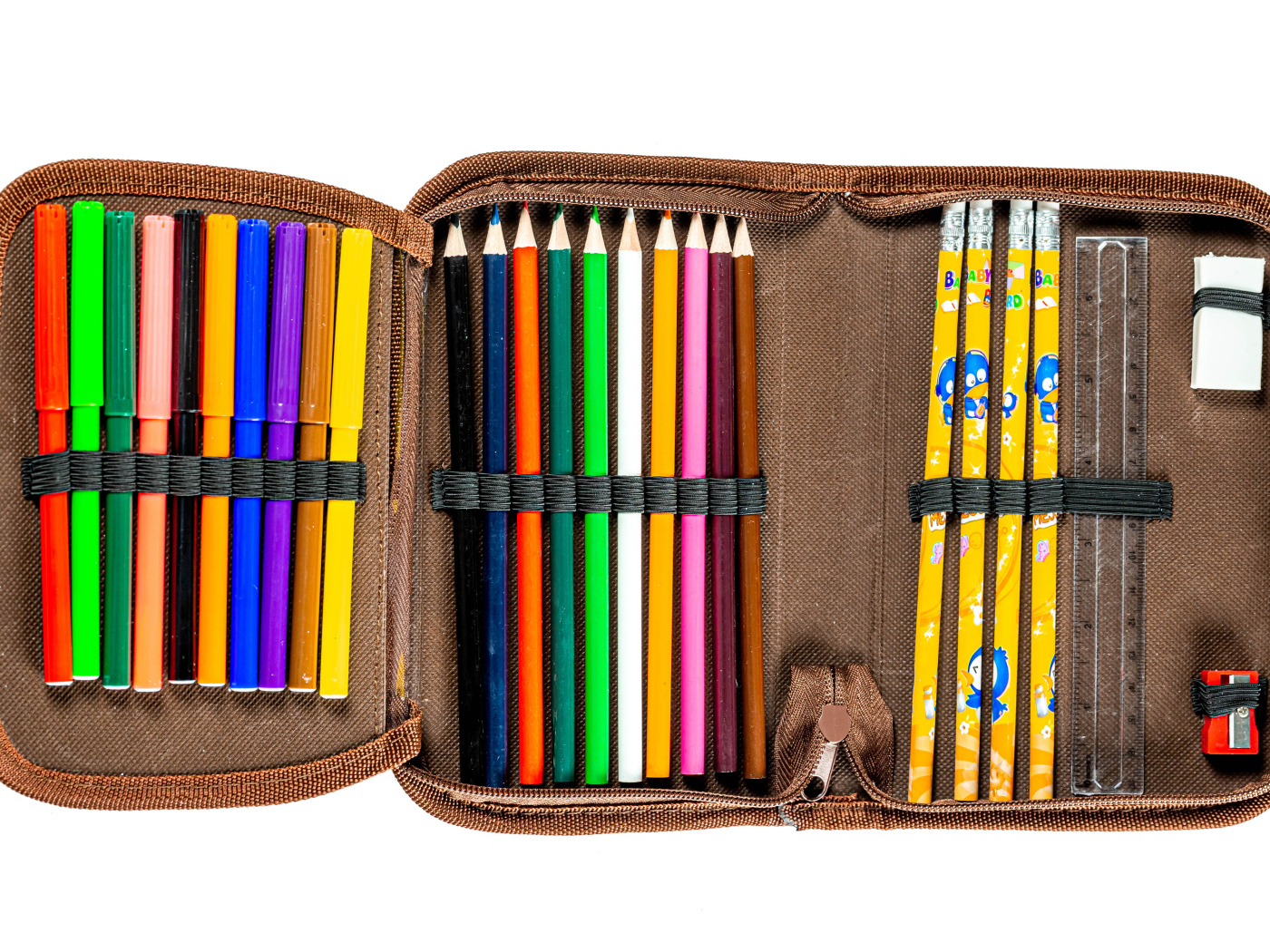 Школьный пенал с карандашами и фломастерами