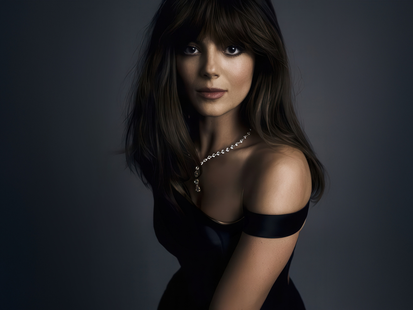 Жгучая брюнетка актриса Моника Барбаро на сером фоне