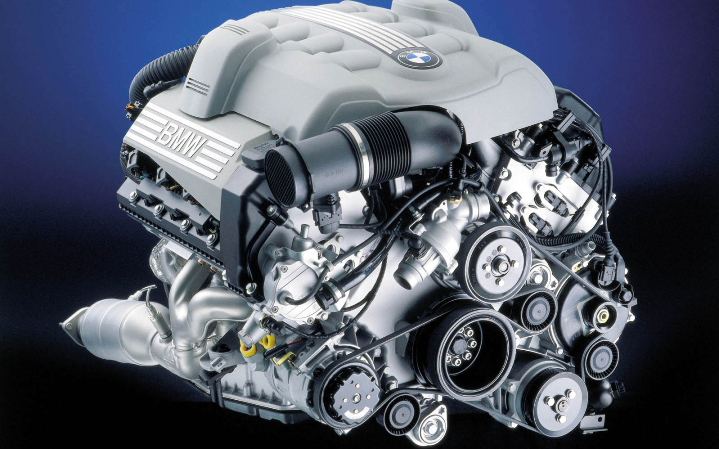 Двигатель автомобиля BMW