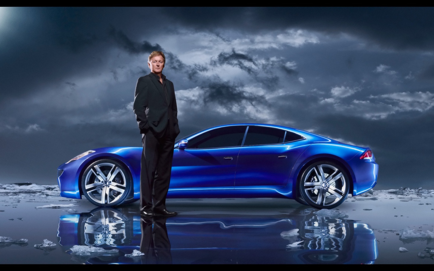 Голубой Fisker Karma