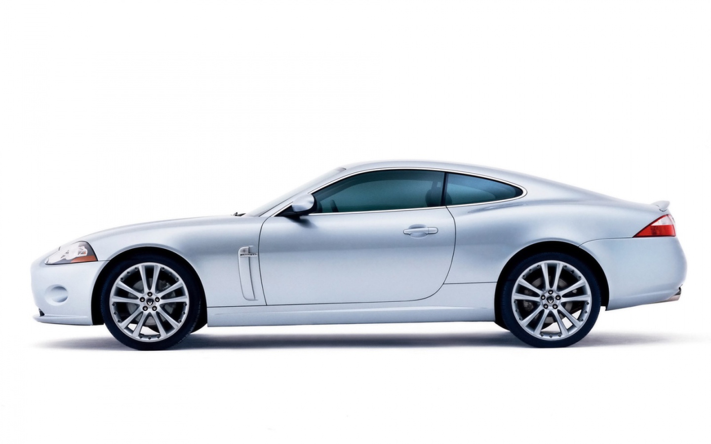 Быстрая тачка Jaguar