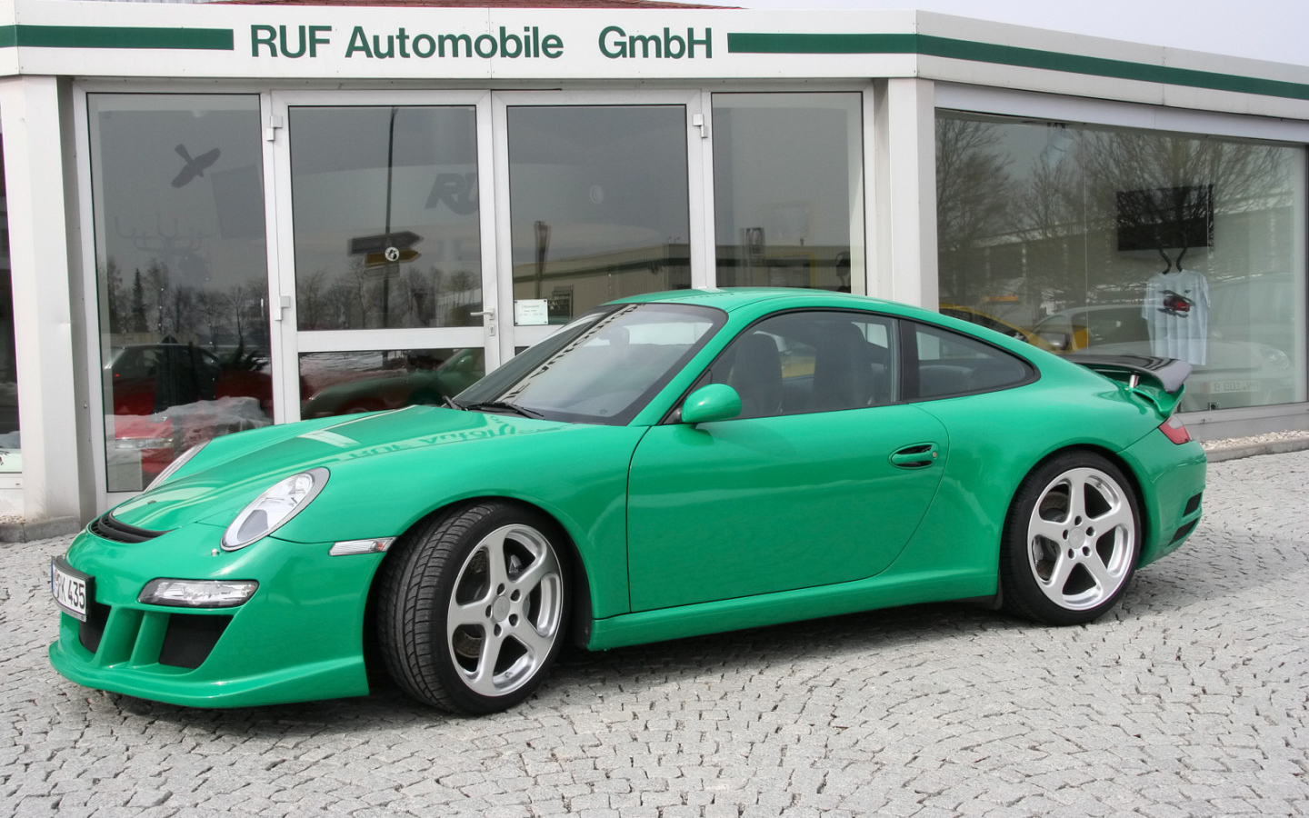 Зеленый Porsche Kompressor