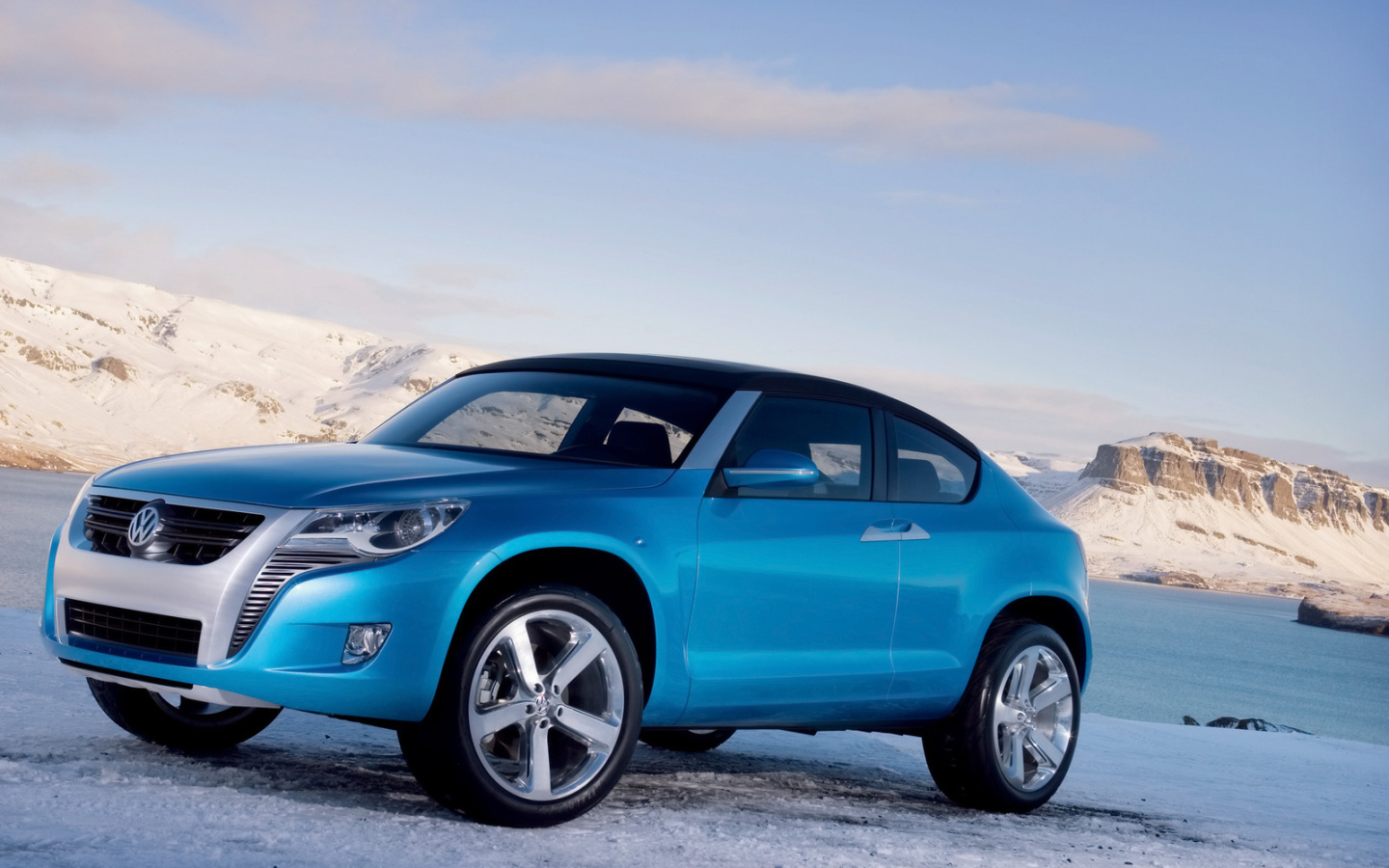 Синий Volkswagen 2006 года