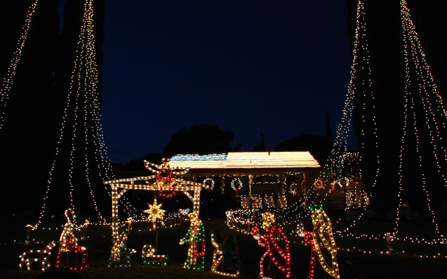 Светящиеся гирлянды / Рождество