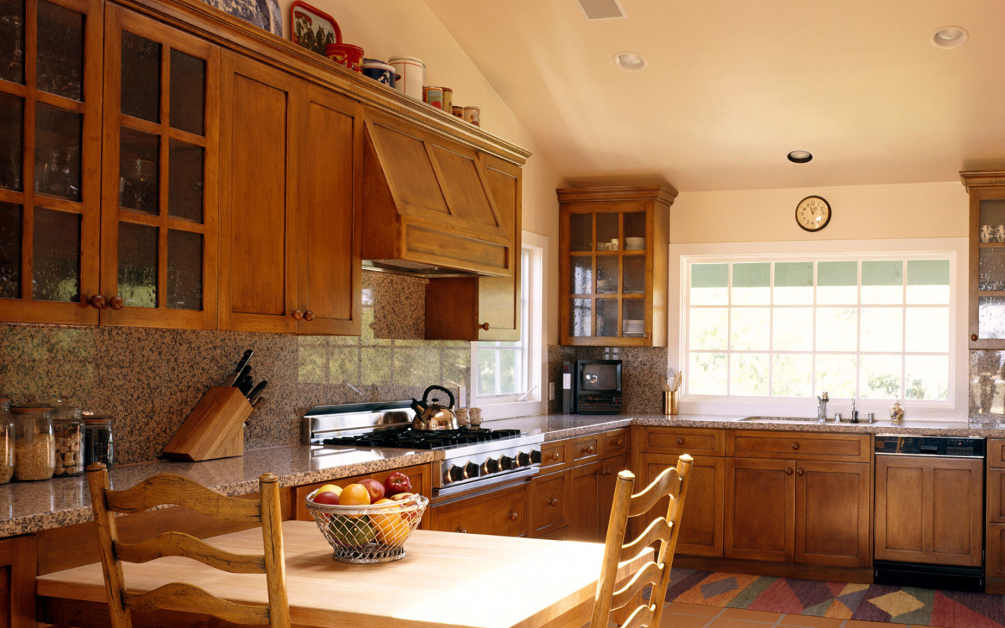 Красивая кухня в Деревянном стиле