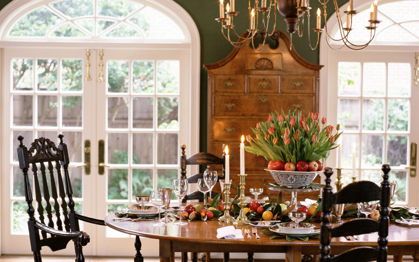 Столовая / Вид на сад