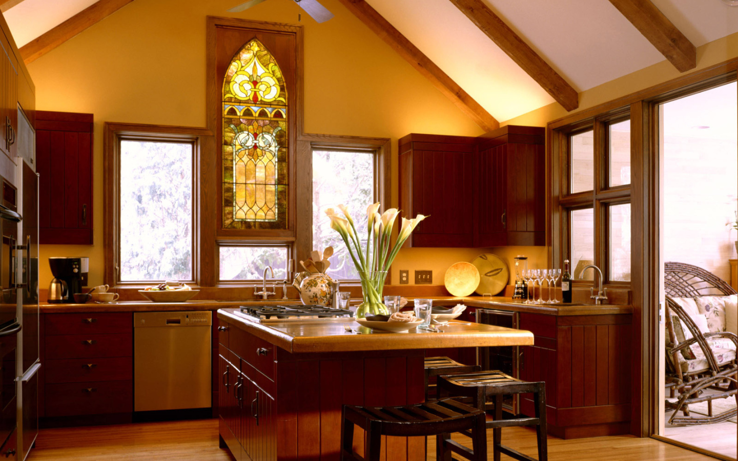 Кухня с витражом