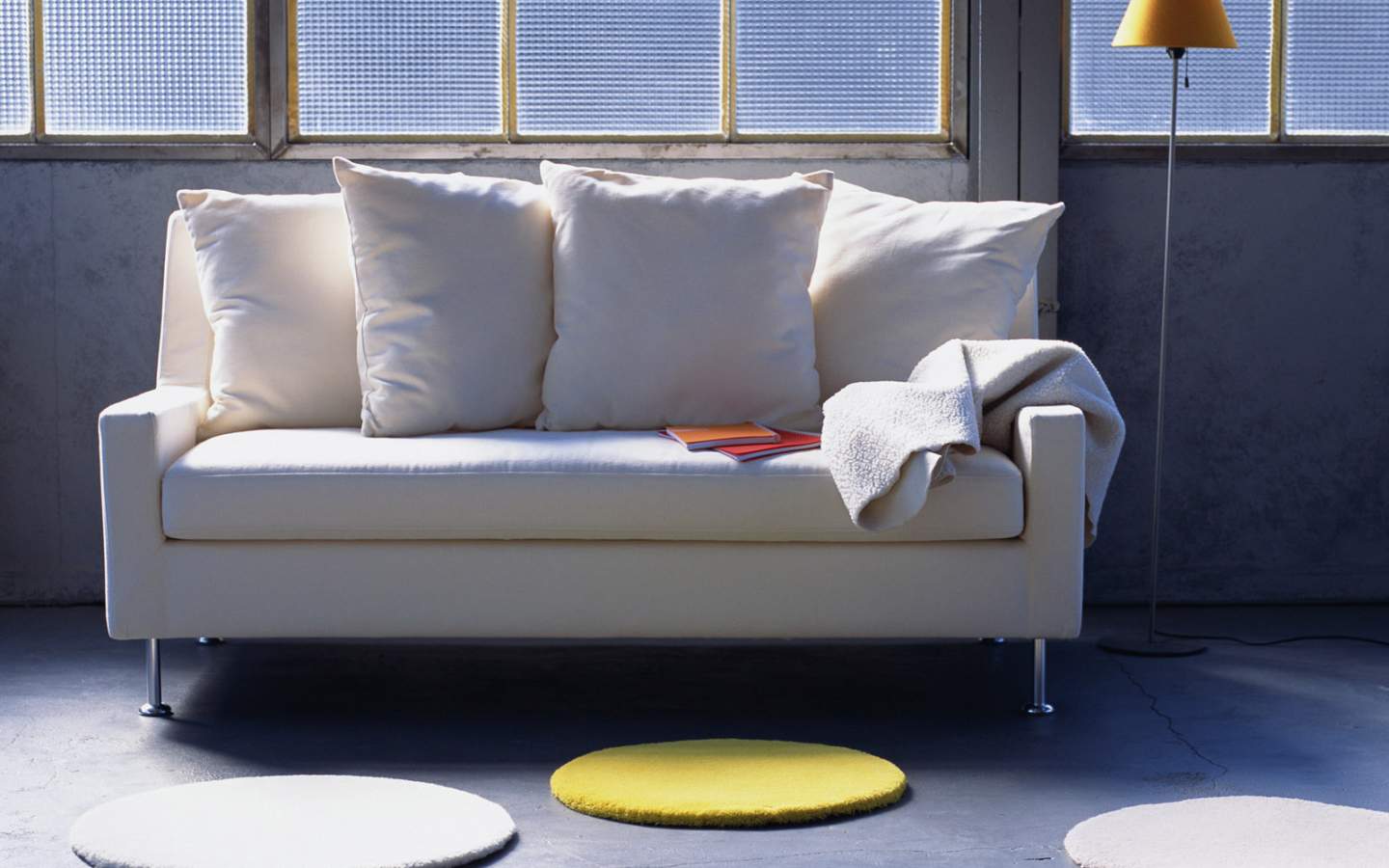 Небольшой диван