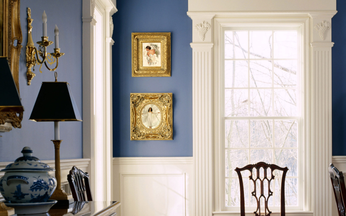 Бело-голубой стиль комнаты