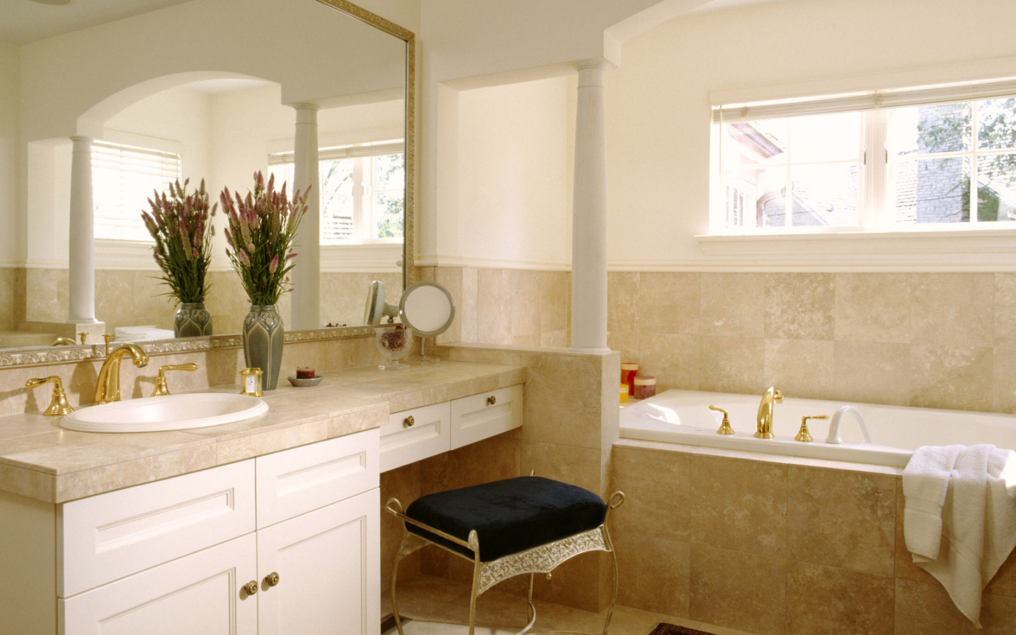 Белая ванная комната