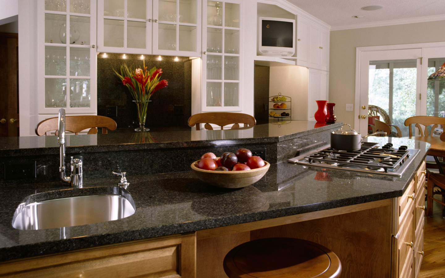 Просторная кухня