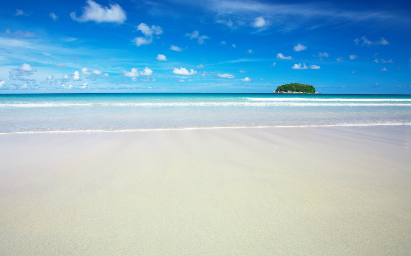 Красивый пляж