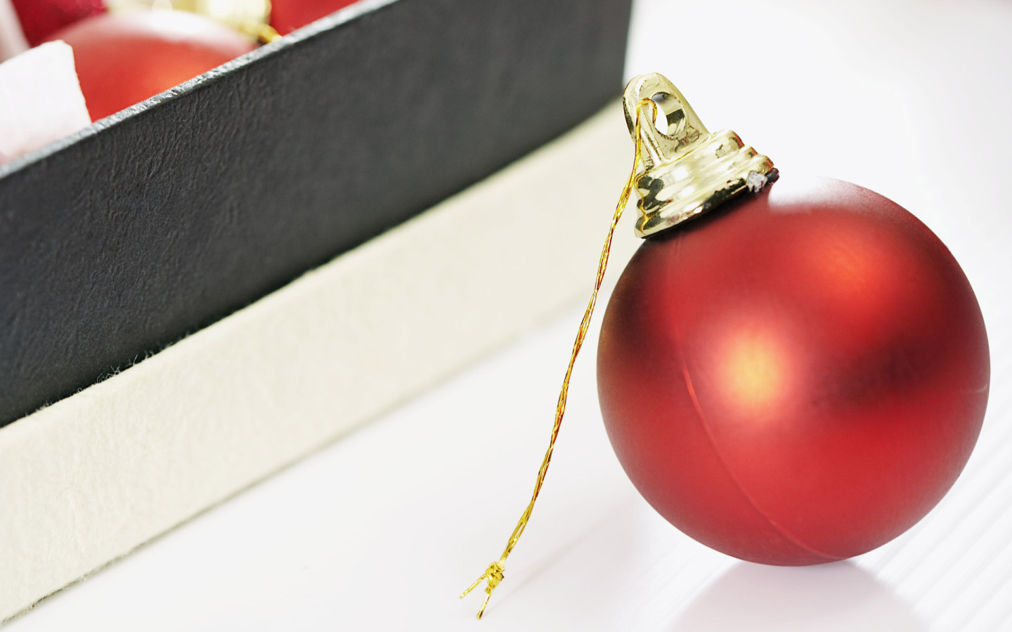 Украшение елки на Новый Год