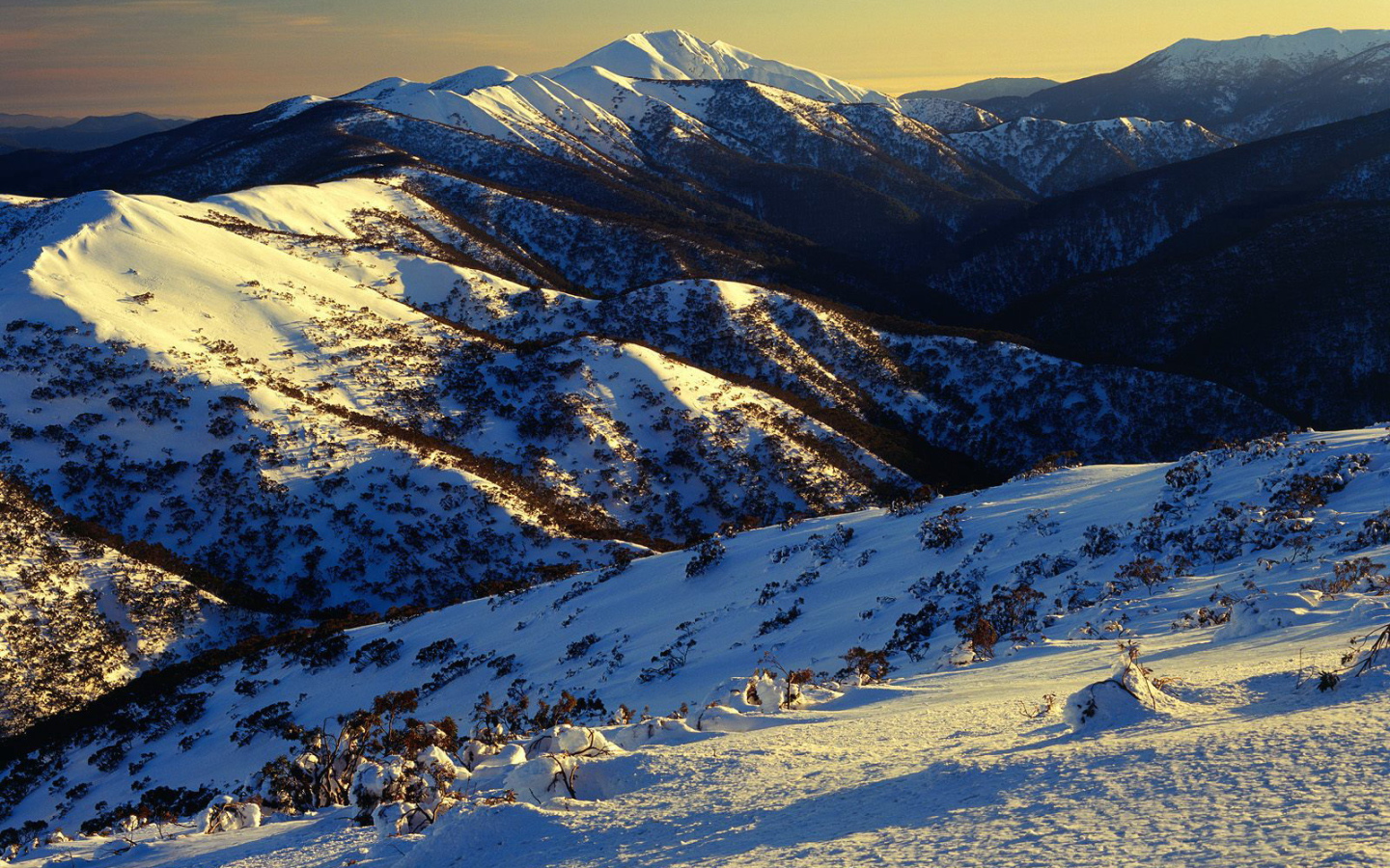 Солнечный день в горах Австралии