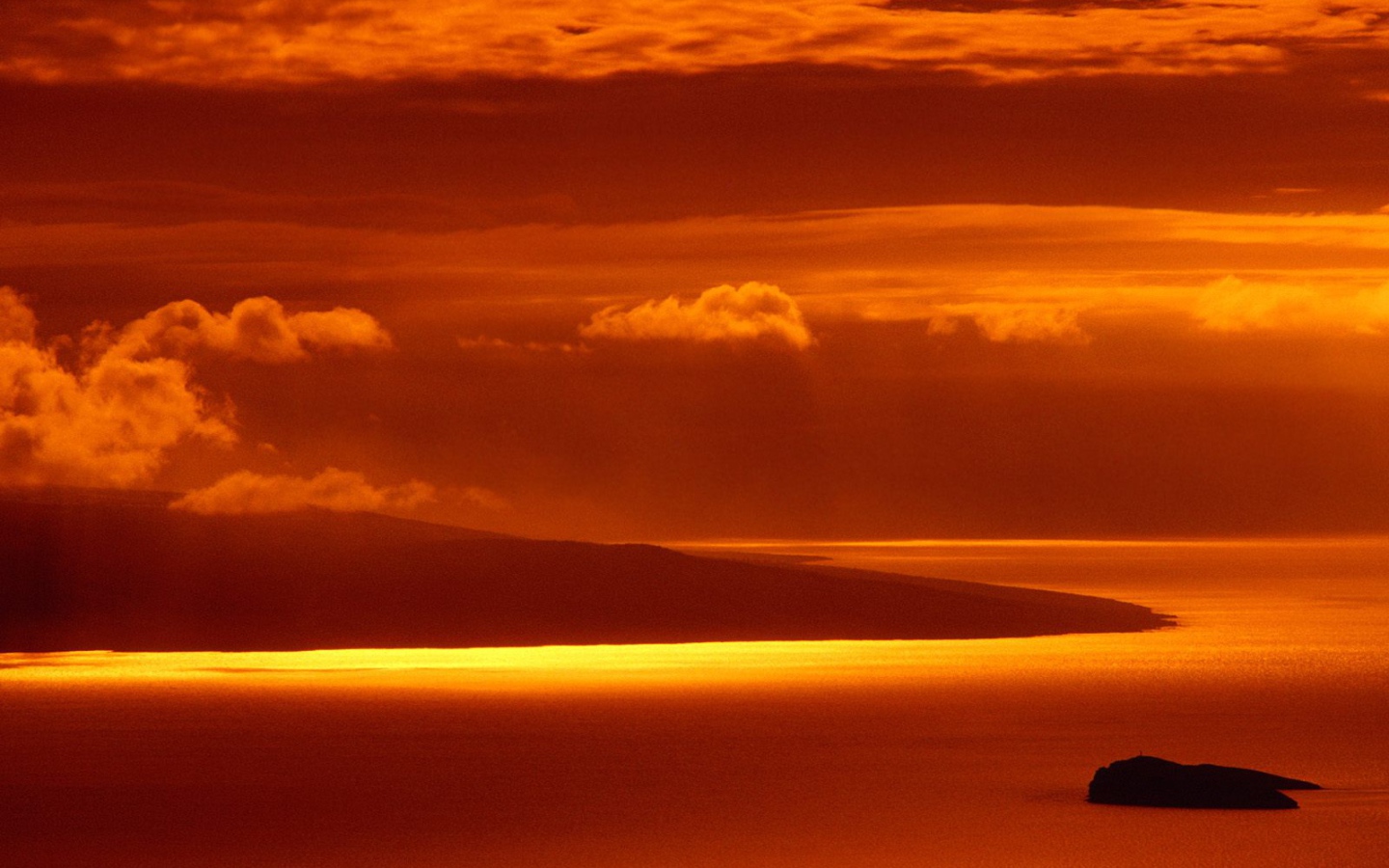 Горячий закат на островах Гавайи