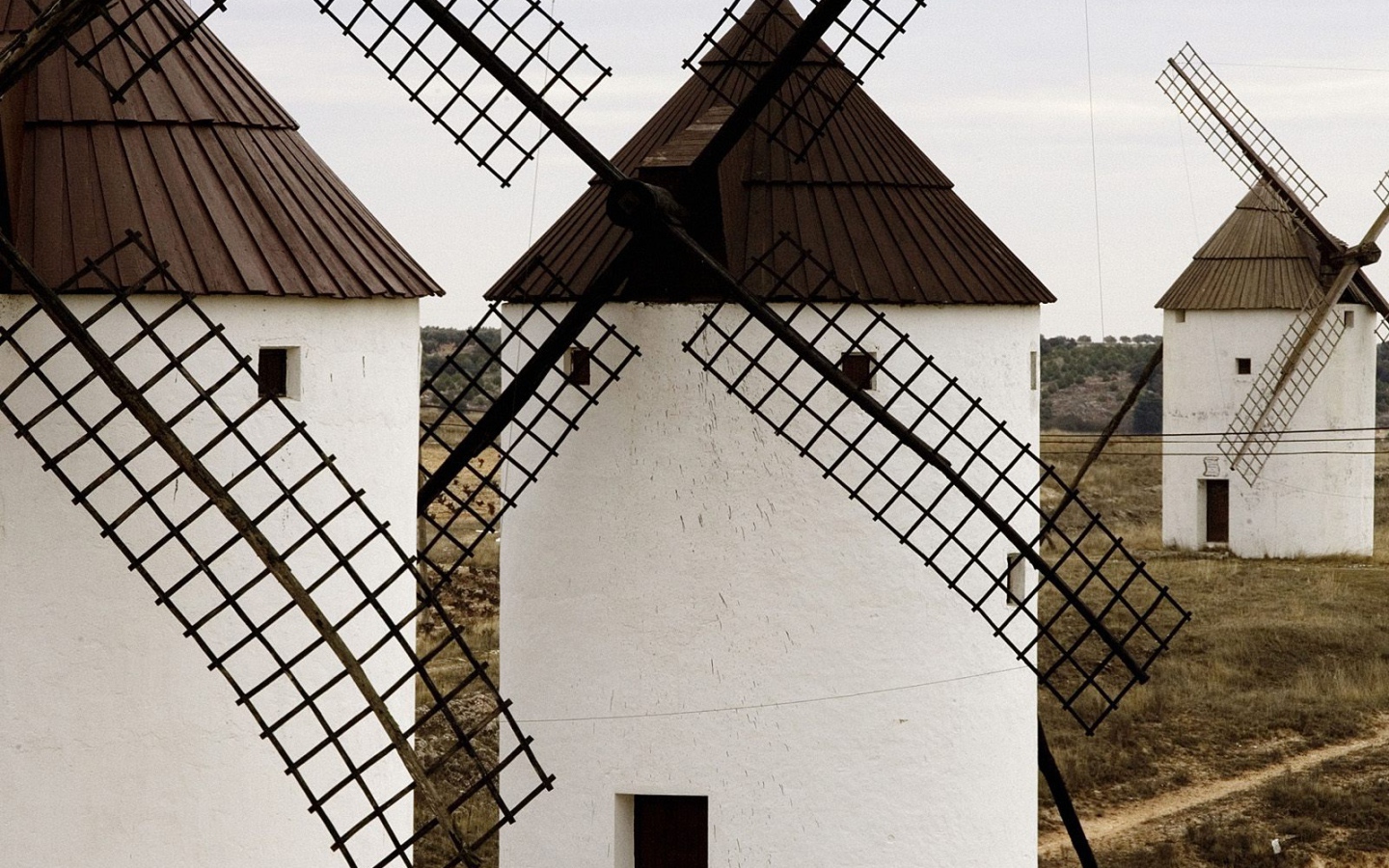 Три мельницы